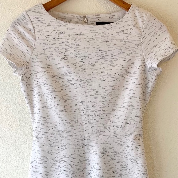 LIKE NEW! Ivanka Trump Dress Black and White Size 2 - Picture 1 of 8